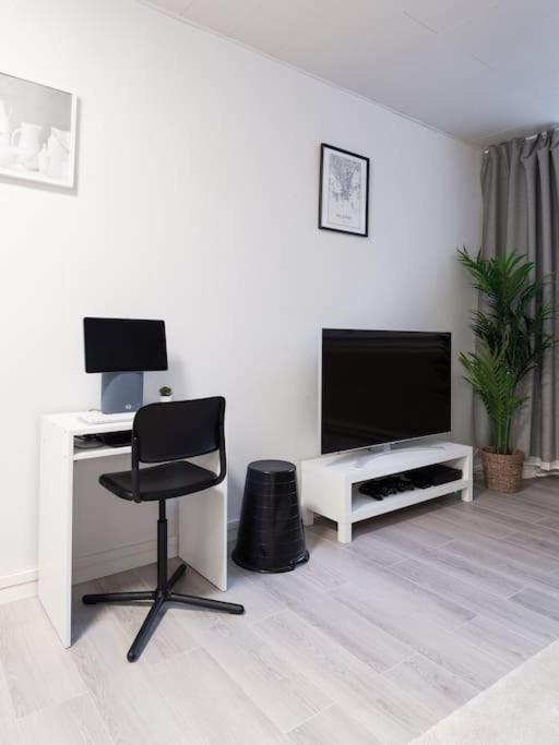 Cozy Roomy Studio Flat Next To Tram Stop @ Kallio Helsinki Exterior foto
